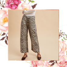 Load image into Gallery viewer, Leopard Print Barrel Leg Stretch Jean